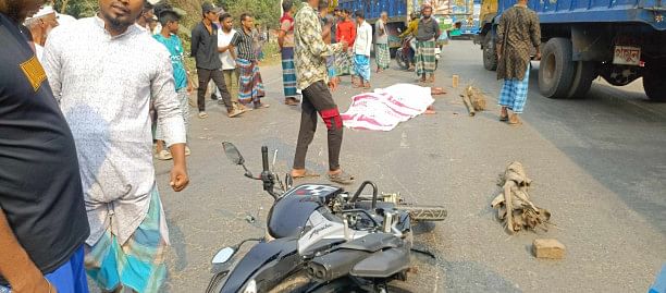 2 dead as bus hits motorcycle in Narsingdi