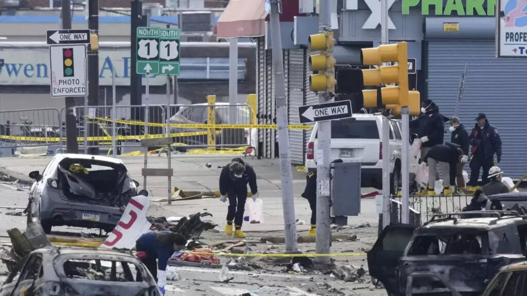 Toll rises to 7 dead, 19 hurt in Philadelphia plane crash