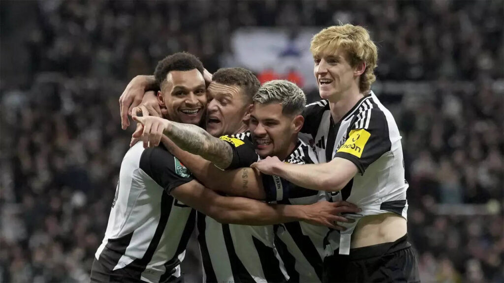 Newcastle sweep aside Arsenal to reach League Cup final