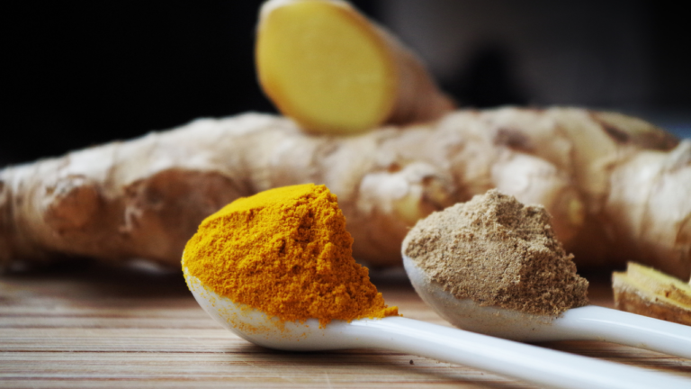 6 benefits of drinking ginger and turmeric shot