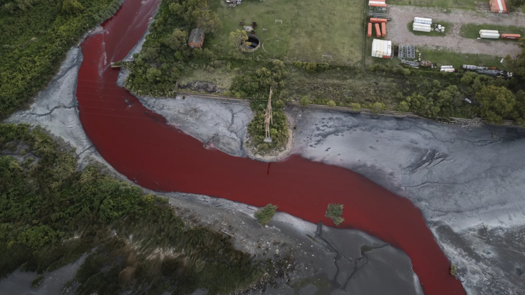 'It looks like a stream of blood.' A river near Buenos Aires turns red, sparking fears of toxic leak