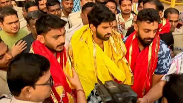 Indian cricketers seek blessings at Jagannath temple before 2nd ODI