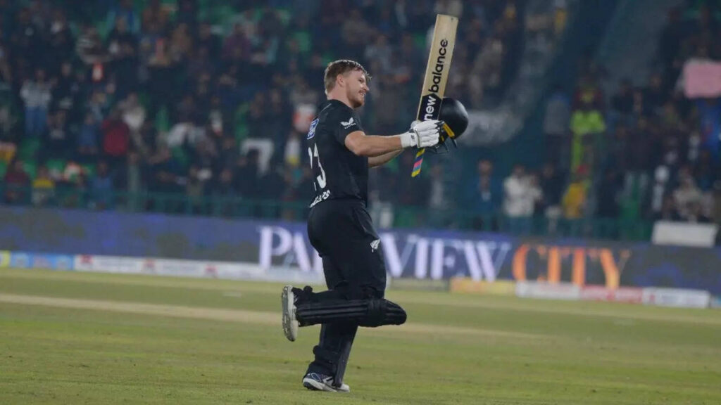 Phillips, Santner shine as New Zealand crush Pakistan by 78 runs