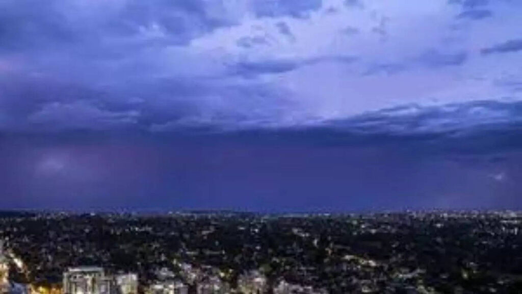 Cyclone Zelia hits western Australia with winds around 300 km/h, cause torrential rain