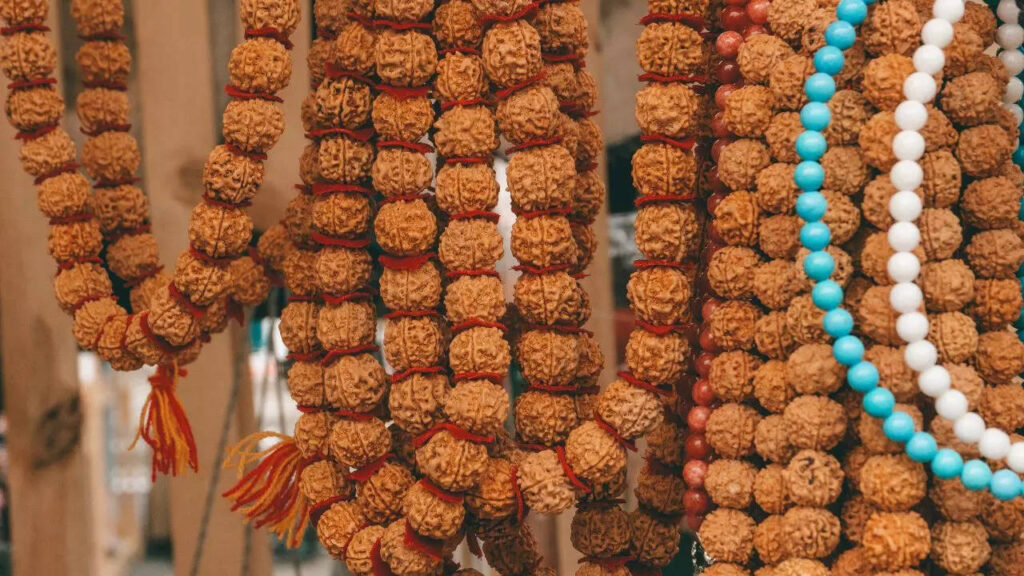 7 rules to keep in mind when wearing a Rudraksha