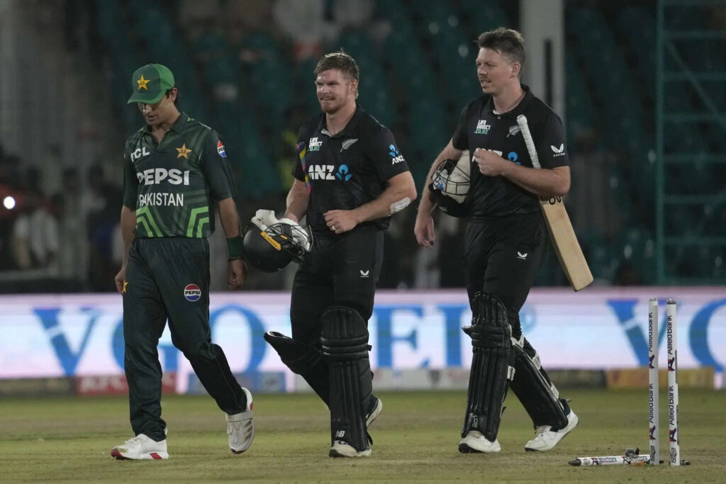 Clinical New Zealand crush Pakistan to clinch tri-nation title