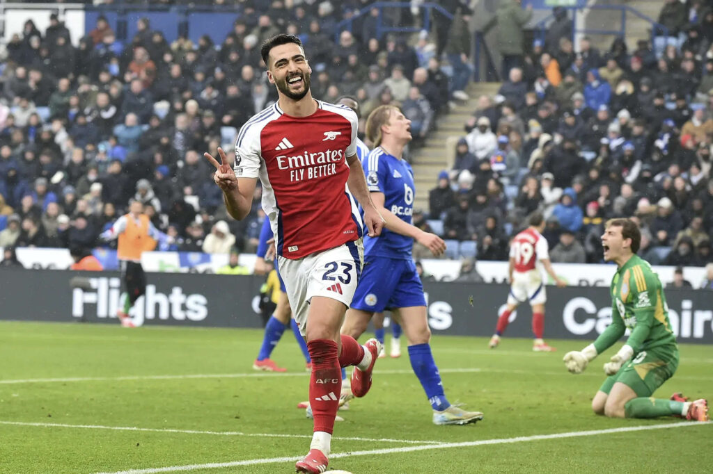 Arsenal close gap on leaders Liverpool, Marmoush treble lifts Man City