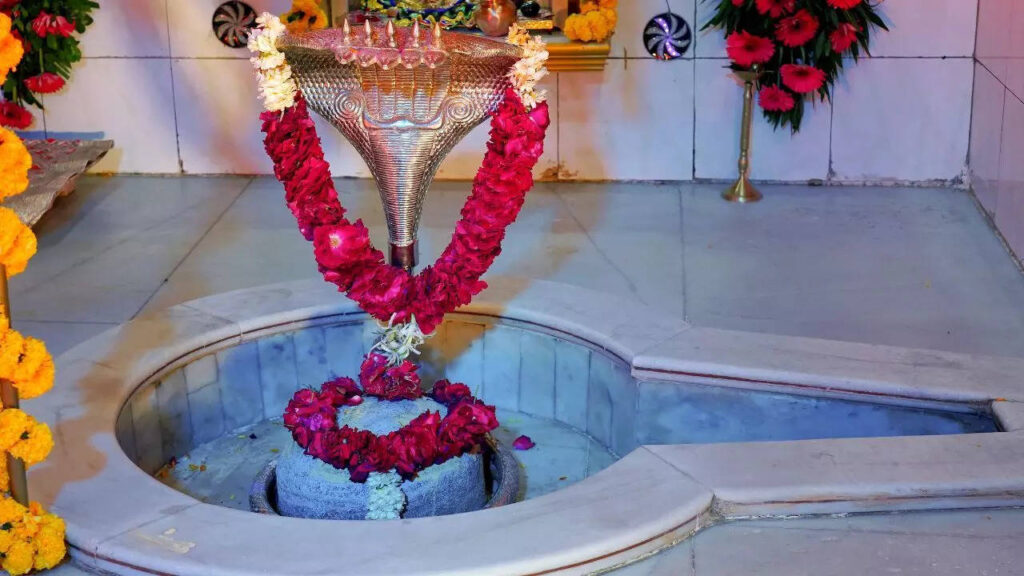 A hidden Shivling that can only be visited on Mahashivratri