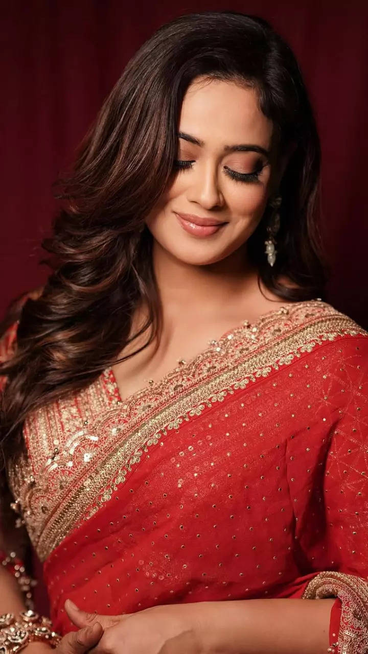 10 wedding-worthy sarees of Shweta Tiwari