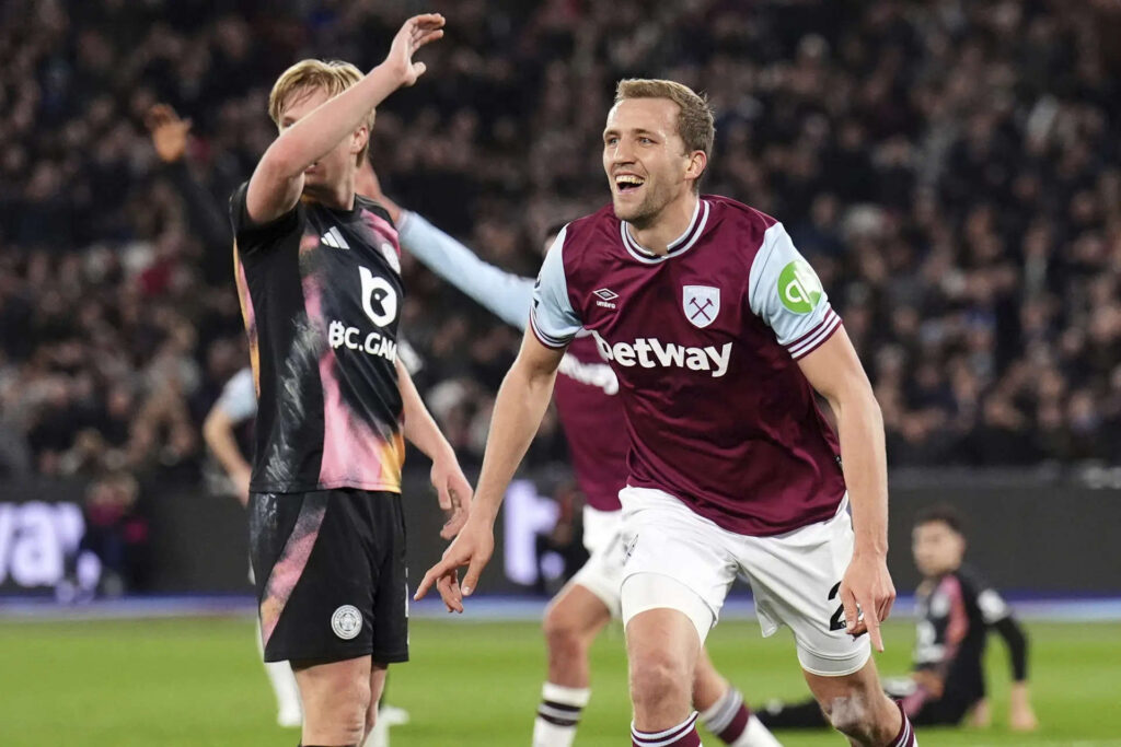 West Ham beat Leicester 2-0, pushing Foxes closer to relegation