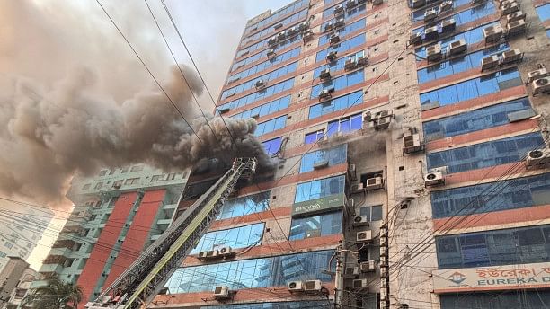 Fire breaks out at Nayapaltan's Zaman Tower