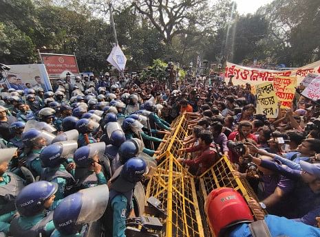 Protesters stage sit-in near Shikkha Bhaban