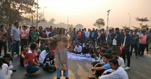 Students in Sirajganj block highway leading to Jamuna bridge again