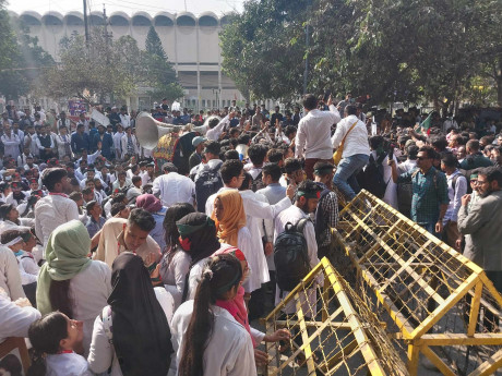 MATS student delegation heads to Secretariat to press demands