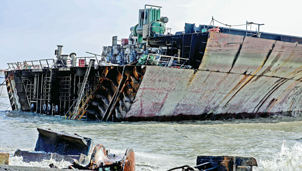 BIWTA locks horns with shipbreakers over clearance to use foreshore