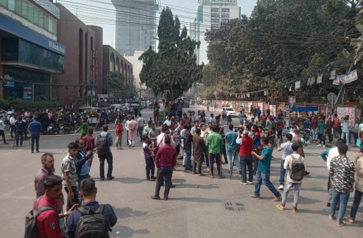 Titumir students block Mohakhali-Gulshan road