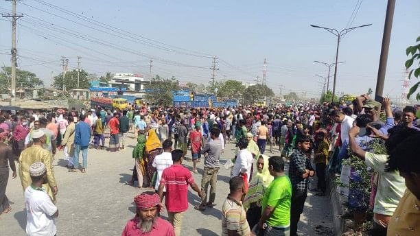 Brick kiln workers protest in Savar by blocking highway