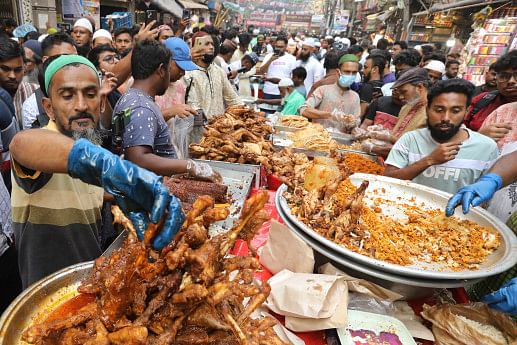 Chawkbazar comes alive with iftar delicacies