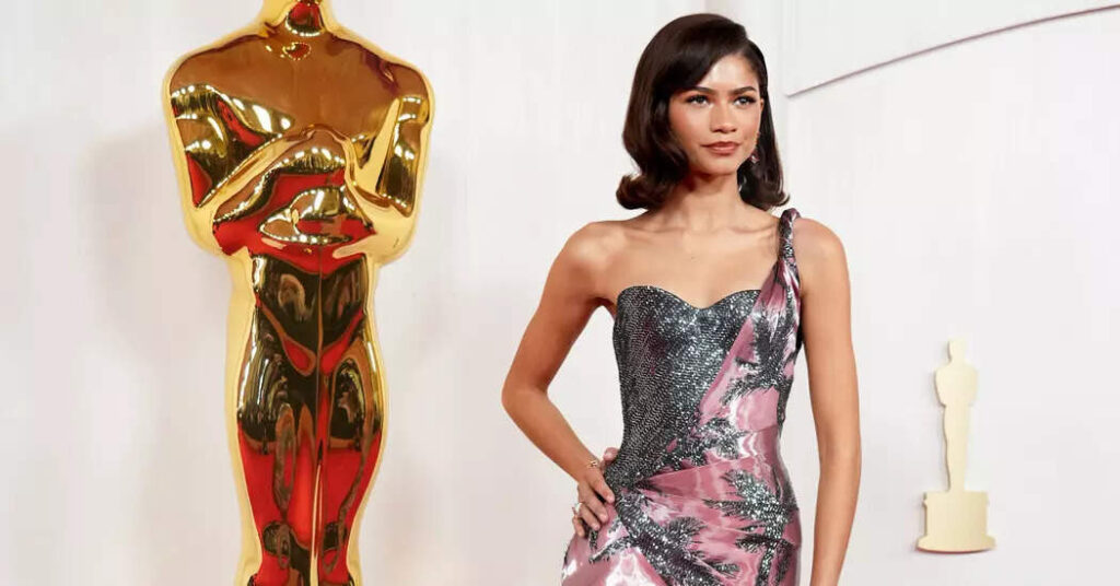 Do actresses get paid to wear dresses at the Oscars?